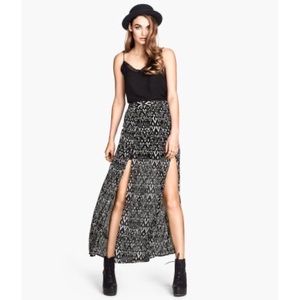 H&M maxi skirt Tribal print black & white slits